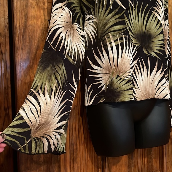 NWOT Silk Tropical Crop Top - Picture 3 of 7